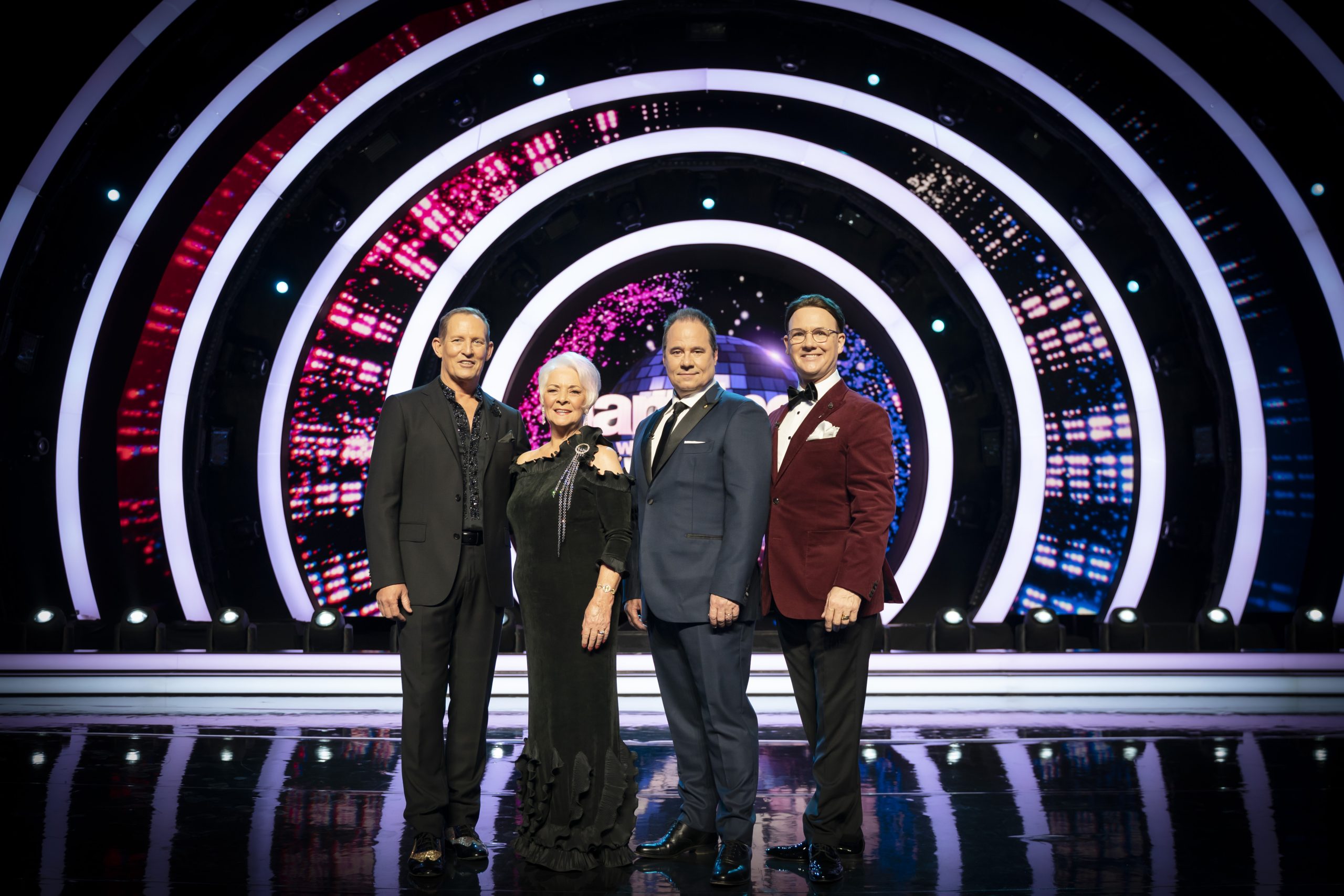 Sunday Tv Wrap Sevens Dancing With The Stars Cant Quite Tango To 600k Bandt 0407